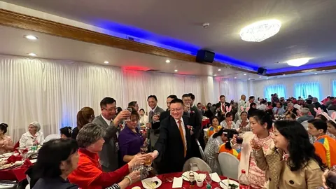 冰雪赛场：中国男子冰壶循环赛对阵德国队